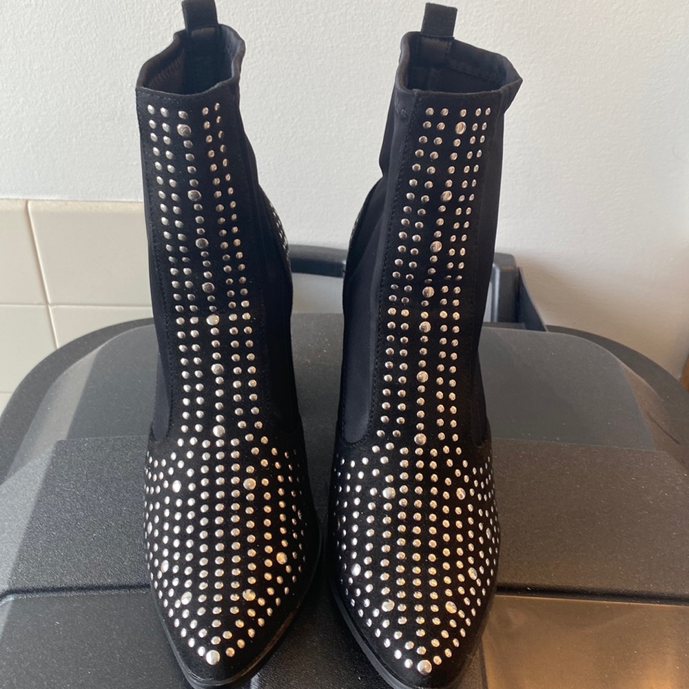 Avenue Rock Stud Ankle Boot Wide Fit